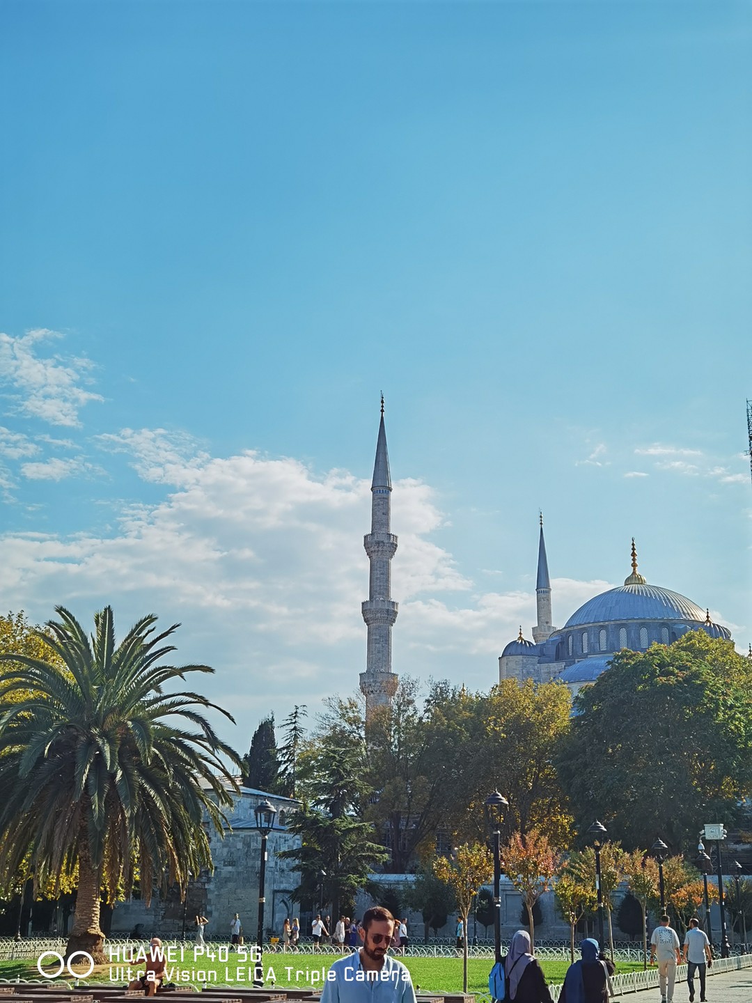 Гид очень интересно рассказывает и показывает достопримечательности, архитектуру и историю, отлично знает русский язык, рекомендую!!! Все