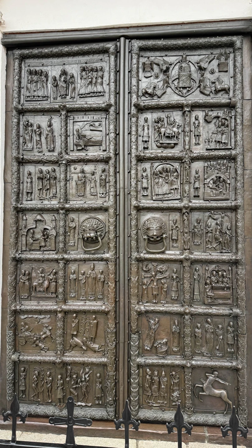 Экскурсию провела гид Ирина Алексеевна. Милая девушка и очень интересный рассказчик. Грамотно организовала осмотр достопримечательностей как