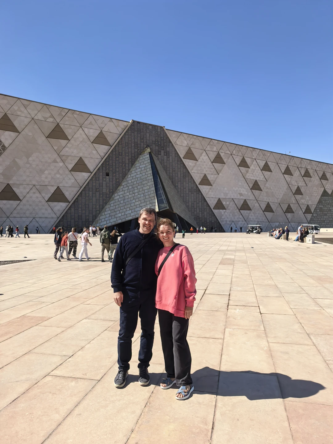 Провели незабываемое время в Каире. За два дня успели посетить пирамиды, сфинкса, новый музей и еще