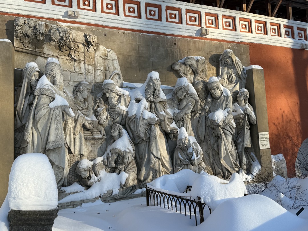 Познавательно провели время с Олесей. Увлекательно, приятно и даже мороз был не помехой! Очень богатая история этого места. Прекрасный гид! Спасибо