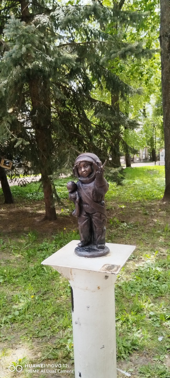 Экскурсия по Калуге выдалась без преувеличения отличная! Мы никуда не торопились, по пути забежали в кафе