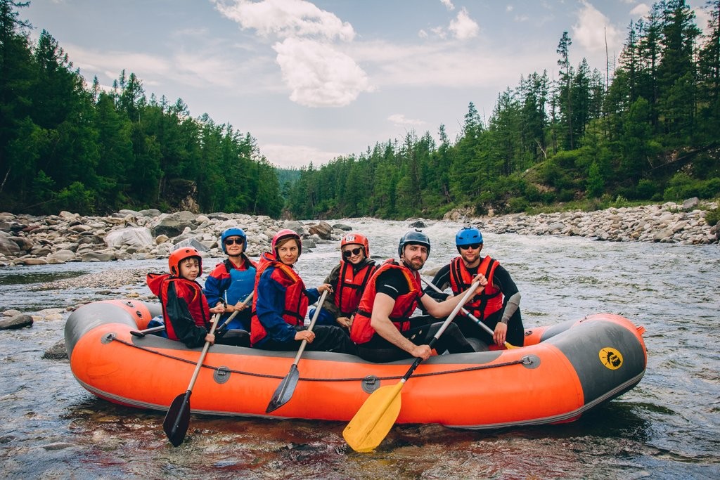 Сплав на рафтах или катамаранах по верхнему Иркуту: только ваша компания