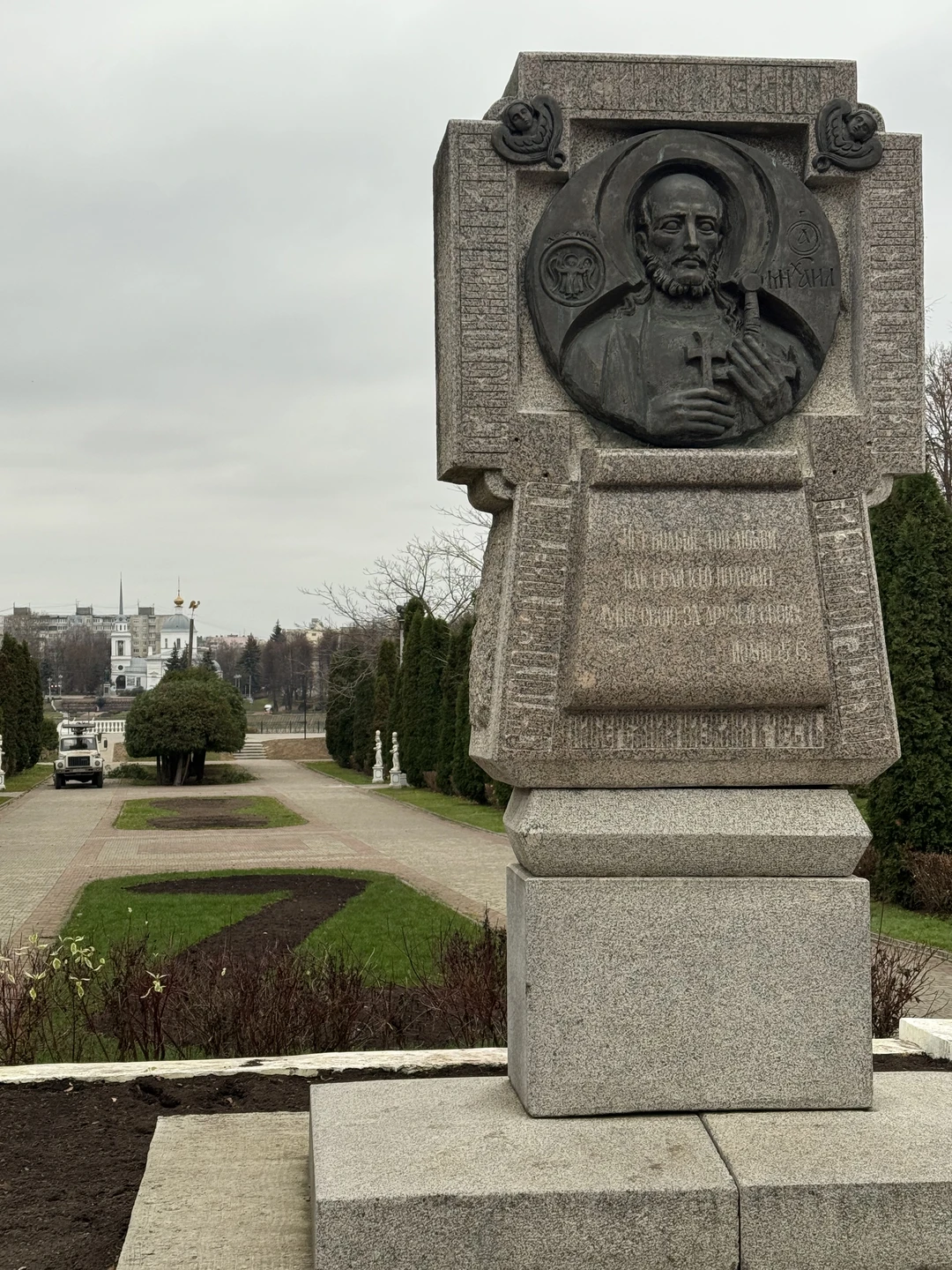 Находясь впервые в Твери, сердечно благодарим ВИКТОРИЮ за необыкновенную возможность получить исчерпывающие знания об истории города