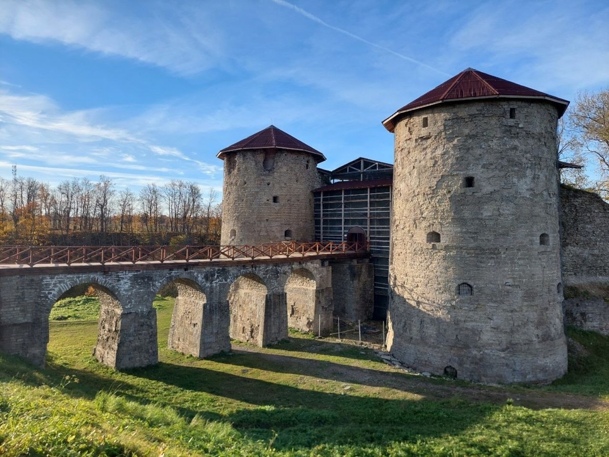 Ивангород, Ямбург и Копорье: средневековые замки и их творцы