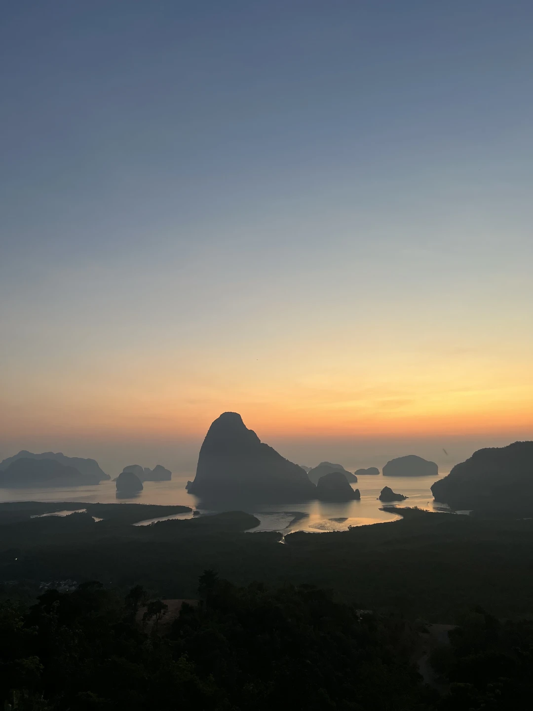 Данная экскурсия сразу привлекла внимание и заинтересовала интересным маршрутом. В действительности оказалось еще круче в 100