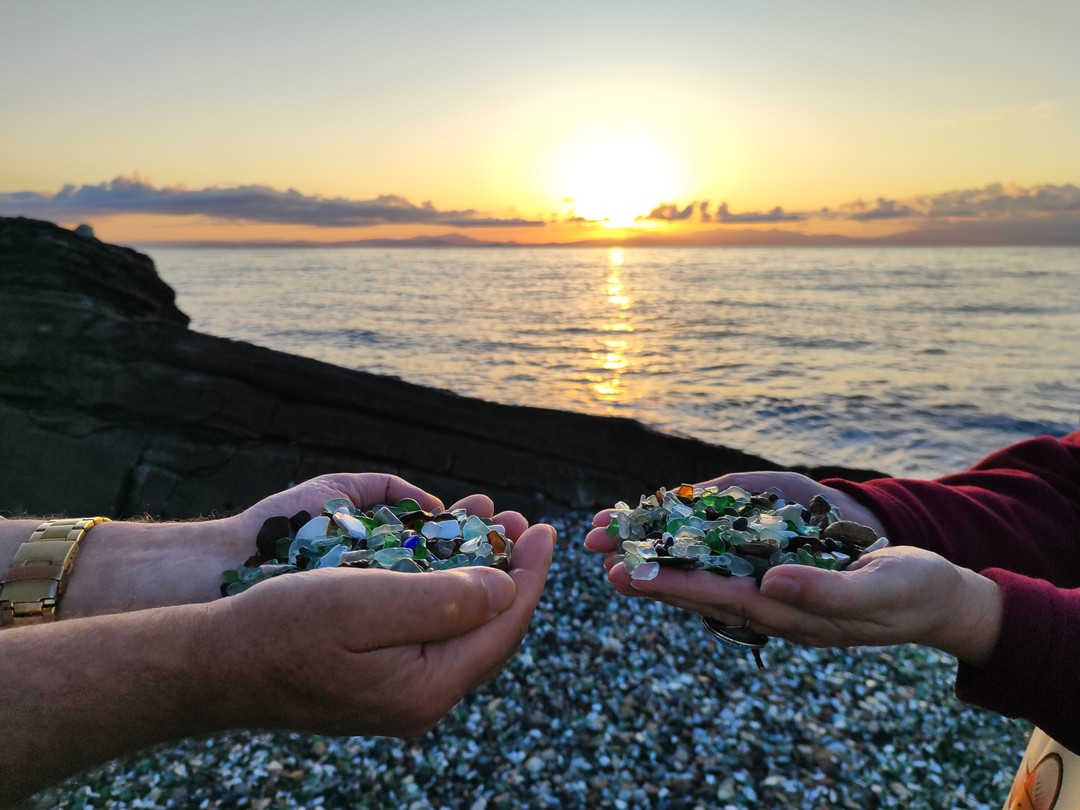 Прекрасное утро с Александрой. Встретили рассвет в Стеклянной бухте. Очень внимательно отнеслась к выбору локации, т.