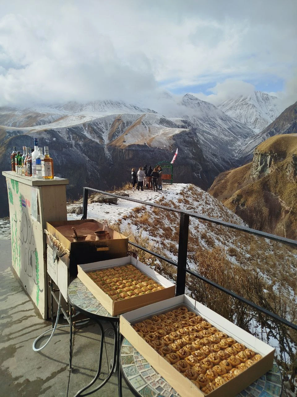 Нам с супругой все очень понравилось. Жаль лишь, что Казбек "спрятался" от нас за сильным туманом