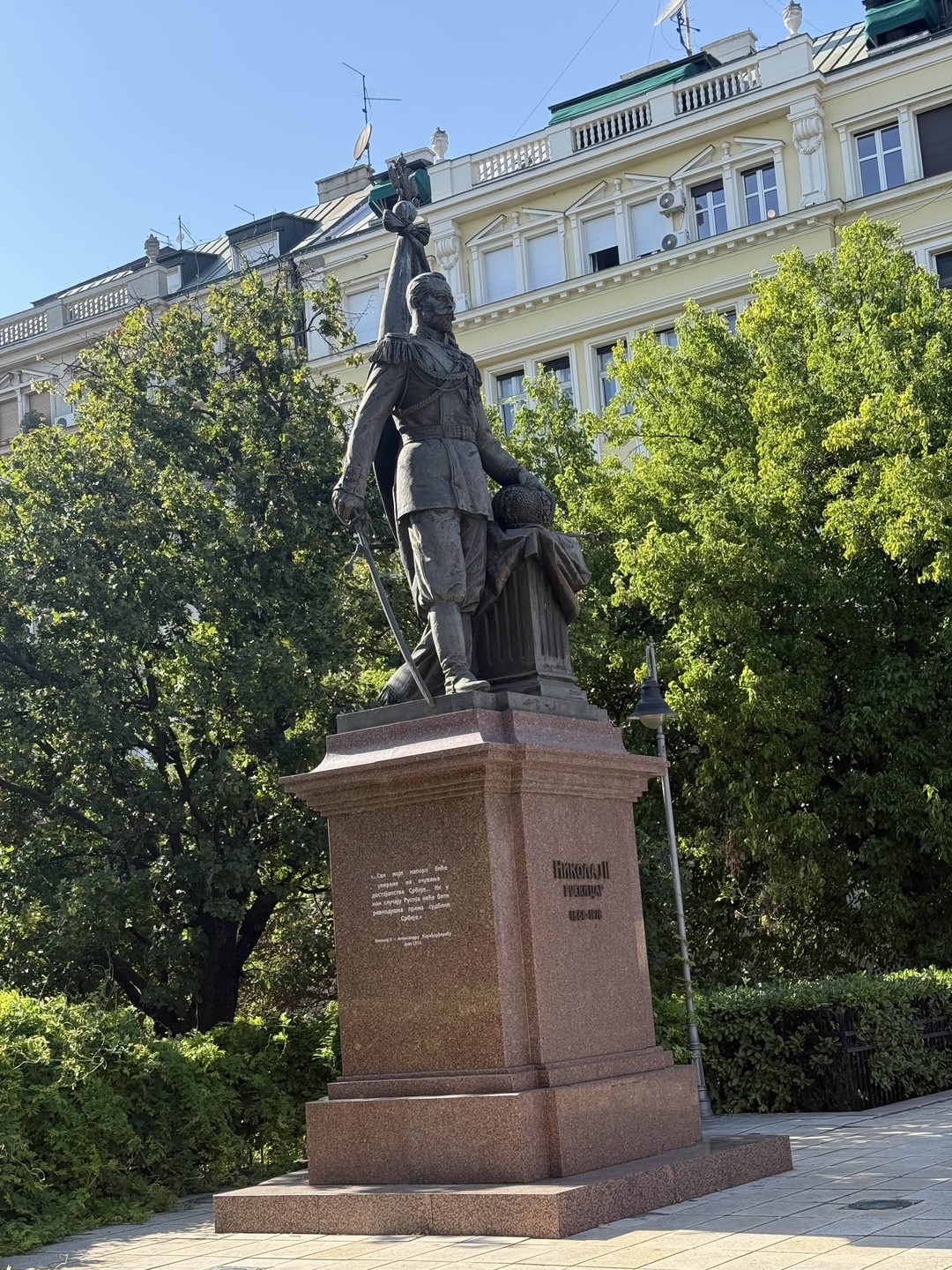 Братья навеки: о Сербии и России в центре Белграда (Lily)
