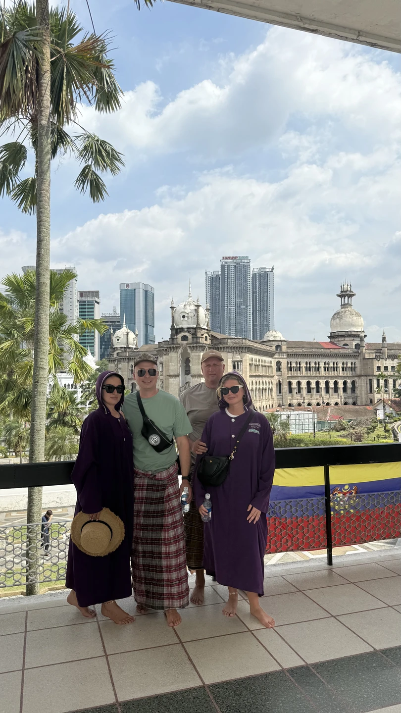 Огромная благодарность Файзулле за чудесную экскурсию! Идеально было всё: локации, перемещение между ними, рассказ, подача… Не