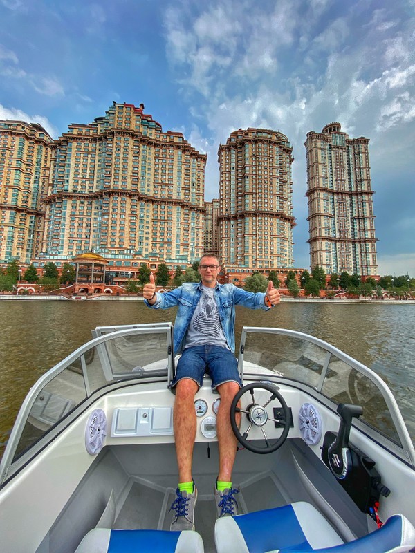 Самостоятельная прогулка на катере по живописному району Москвы