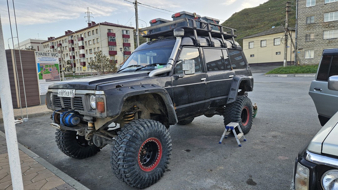 Длительная поездка для любителей бездорожья на сафарике под управлением невозмутимого гида-водителя Владимира. Мне всё понравилось -