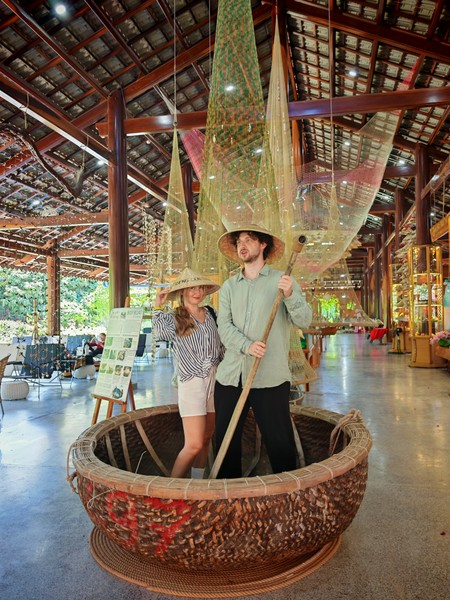 Очень интересная обзорная экскурсия по Нячангу посетили интересные места узнали быт местных и их историю. И