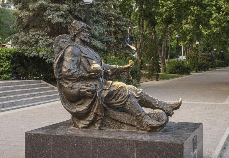 Ростов - город на Дону, на Доне
