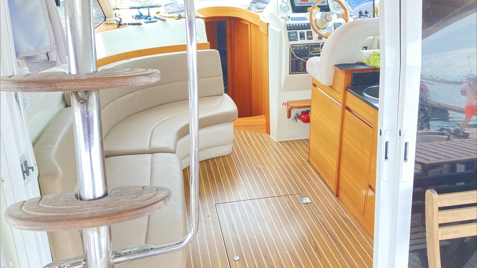 Морская прогулка в Сочи на двухпалубной испанской яхте