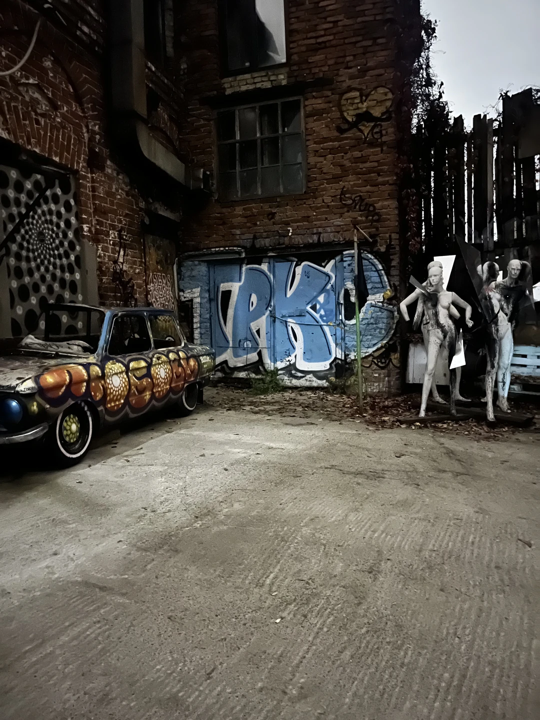 Экскурсия очень понравилась, увлекательные рассказы экскурсовода, аутентичные, местами неожиданные локации