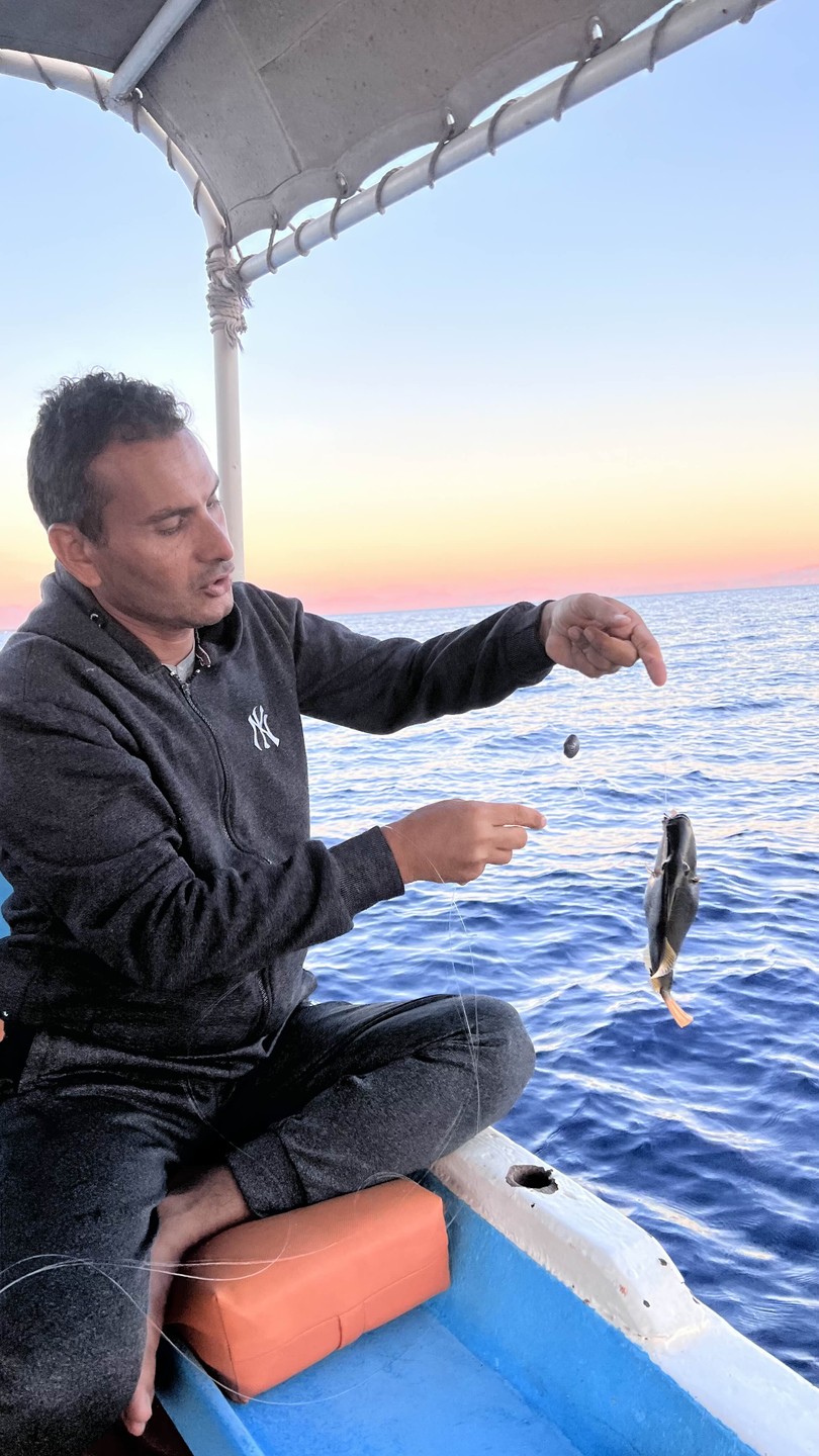 Спасибо Валиду за прекрасную возможность увидеть Дахаб и попробовать себя в рыбалке! Очень красивое место, комфортная