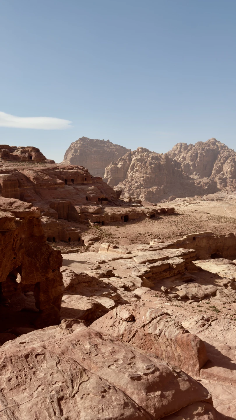 Это было потрясающее погружен е в атмосферу древней Петры, наш гид рассказывал потрясающие истории этого региона