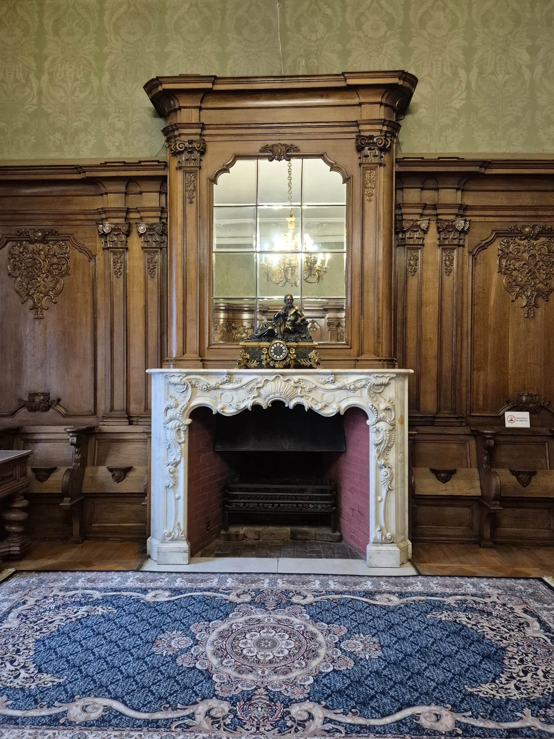 Замечательная экскурсия! Тем более, что дворец расположен очень удобно, в шаговой доступности от Эрмитажа. Очень интересно