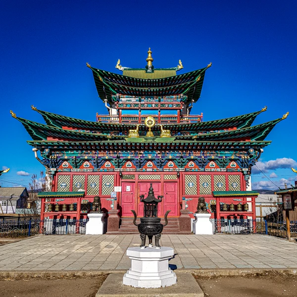 Из Иркутска в Бурятию: Иволгинская долина и буддийские дацаны