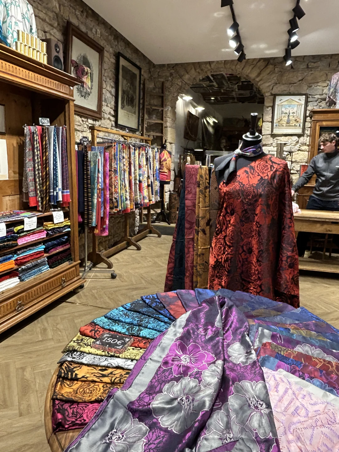 Очень понравилась экскурсия с Ларисой! Вовремя начали экскурсию из удобного нам места, и несколько часов пролетели