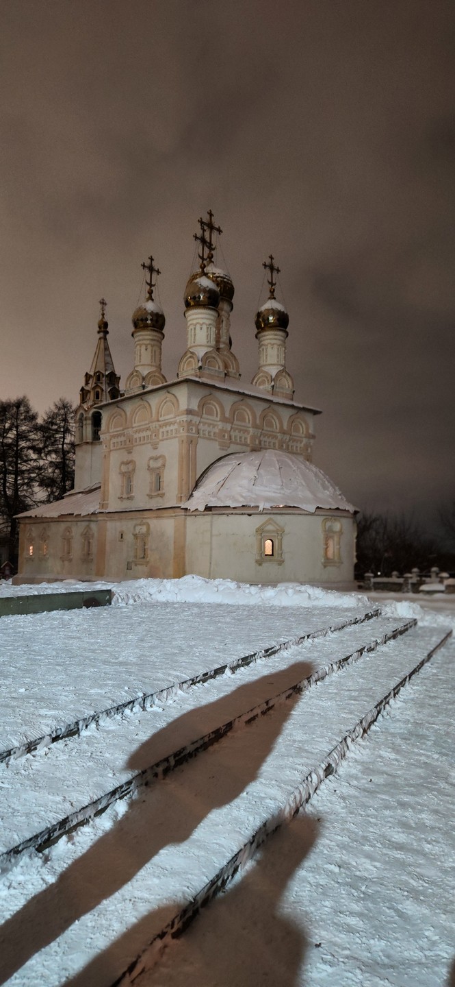 Интересный формат и нетривиальная подача материала. Очень красивые локации! Экскурсовод вдохновляет своим творчеством и заряжает позитивом!