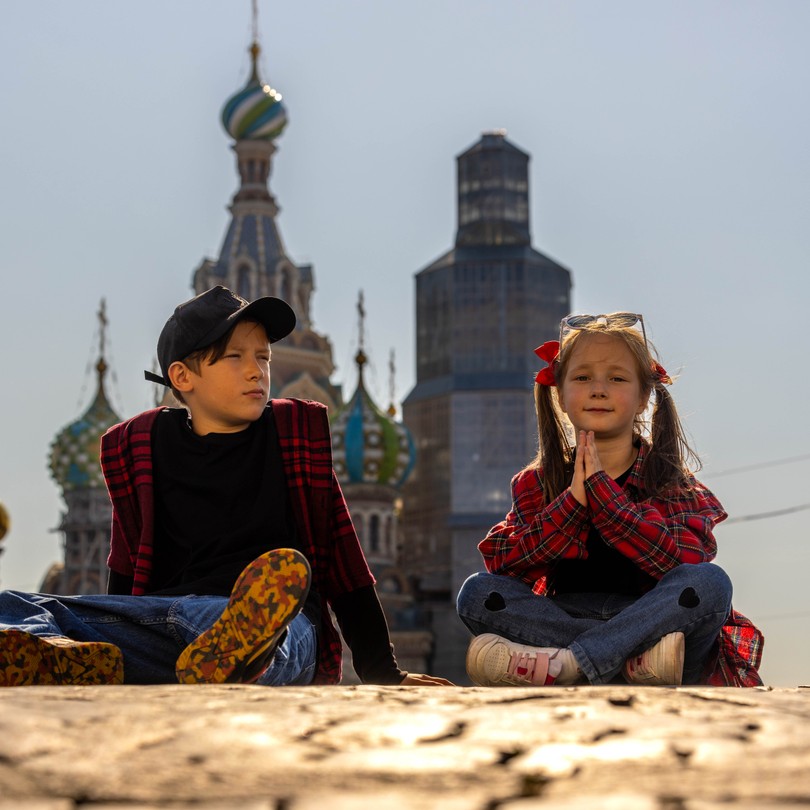 Была прогулка с семьей (4 человека) про очень красивым местам города, чувствовался профессиональный подход и выбирались