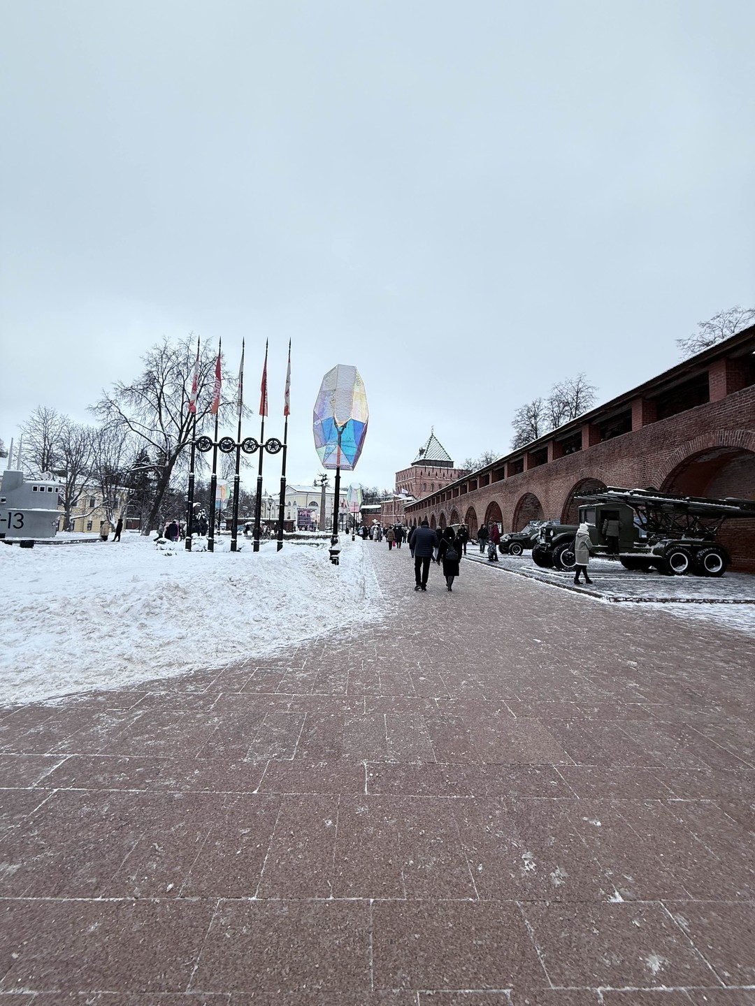 Анатолий замечательный гид, очень позитивный рассказчик, интересно осветил историю города, показал и рассказал про исторические места
