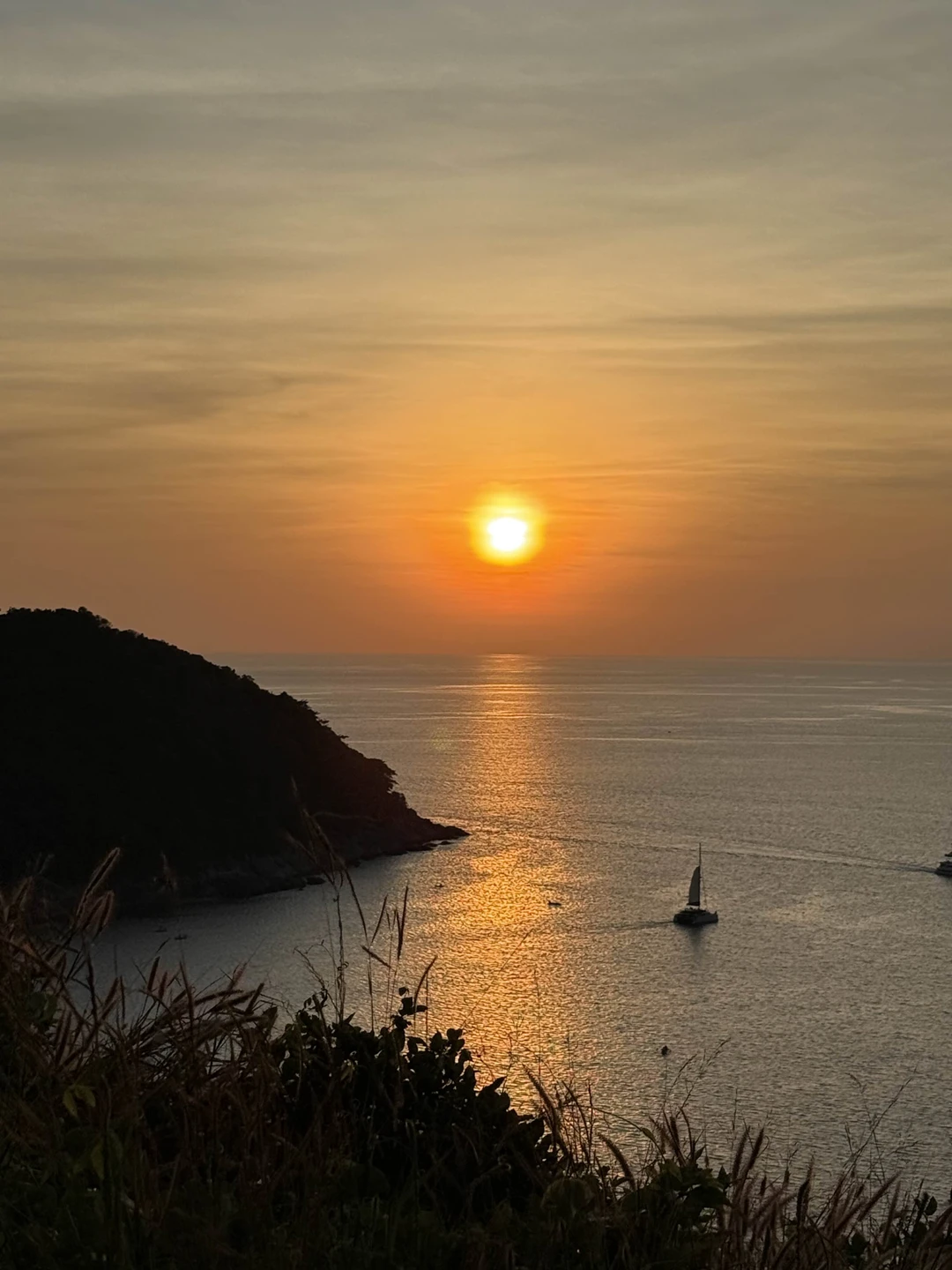 Дмитрий очень интересно рассказывает про историю Тайланда. Много нового узнали и про культуру и про обычаи