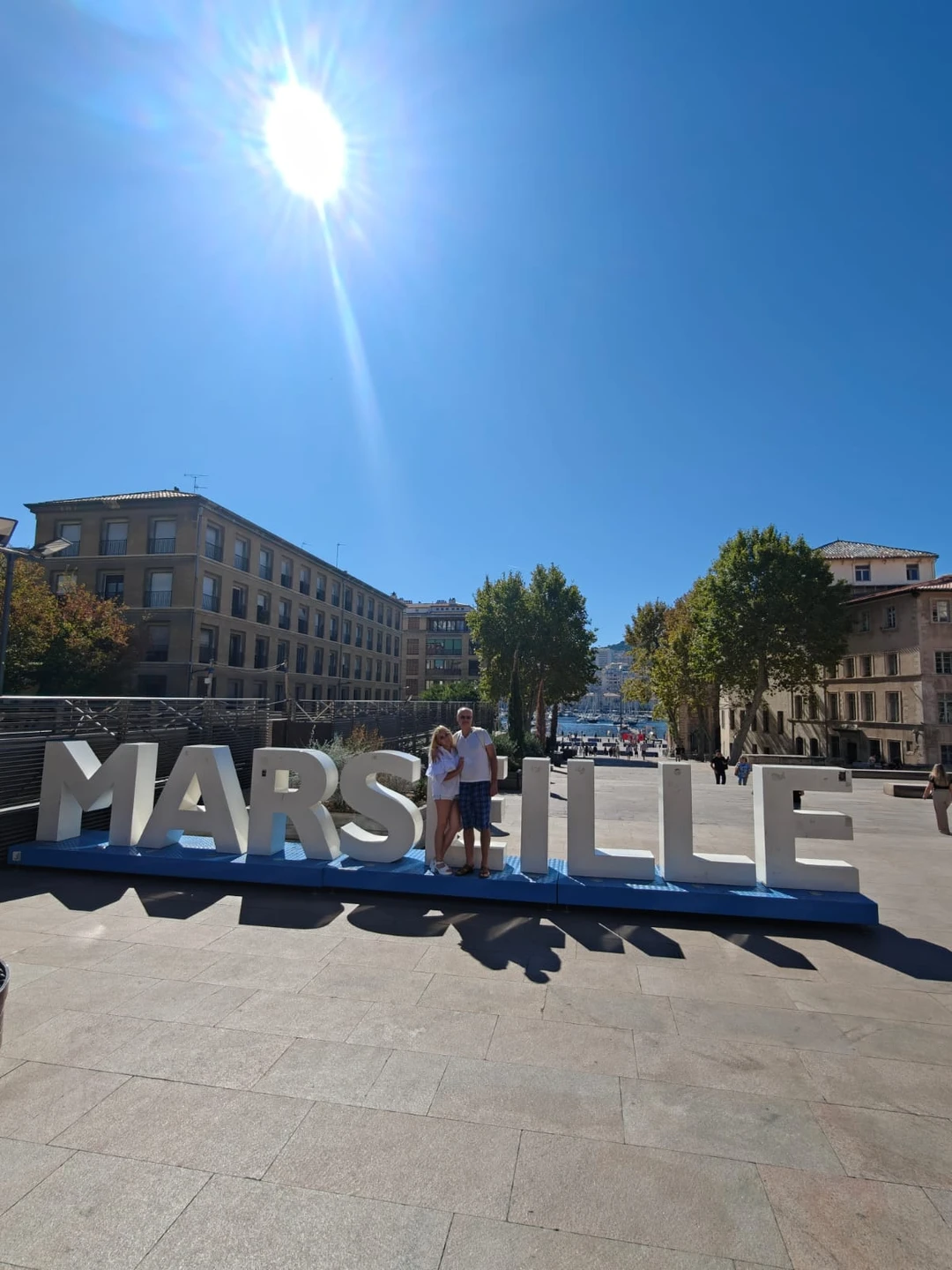 Благодаря Лине узнали о возможности бесплатного трансфера от стоянки MSC до центра города. У нас была