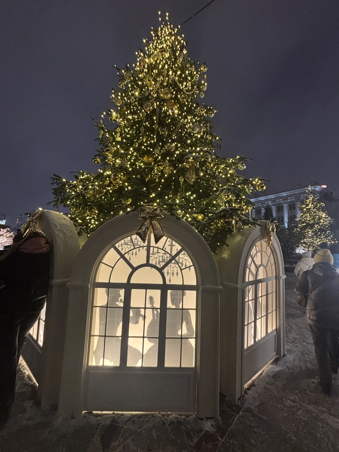 Новый год в Москве от Петра до наших дней: история праздничного освещения (Оксана)