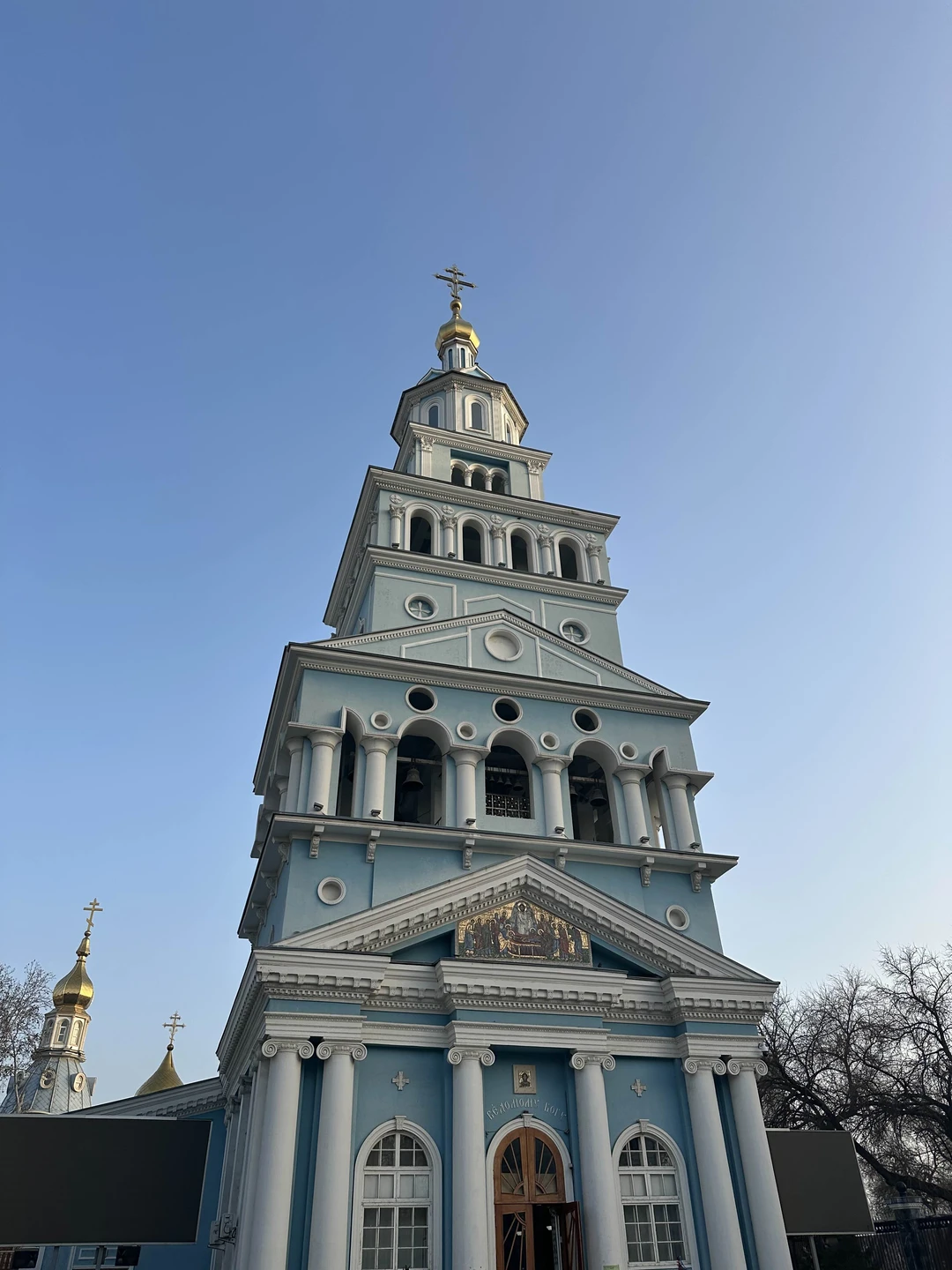 Замечательную обзорную экскурсию по Ташкенту нам с подругами провел Хасан. Приехал вовремя и показал сначала все