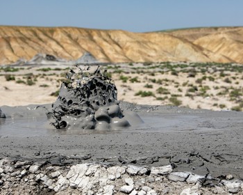 Заповедник «Гобустан», Янардаг и храм Атешгях