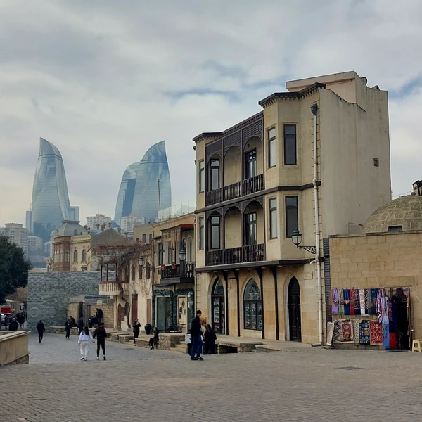 Трансфер из аэропорта в компании с гидом