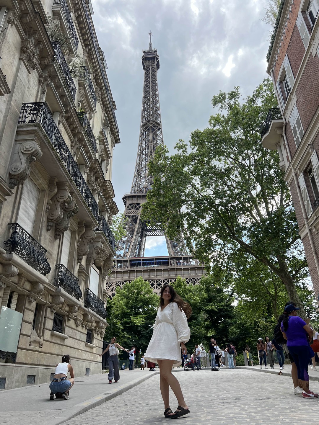 Вадим очень внимательный, интересный и общительный человек. Было легко и непринужденно. Экскурсия прошла весело и живо.