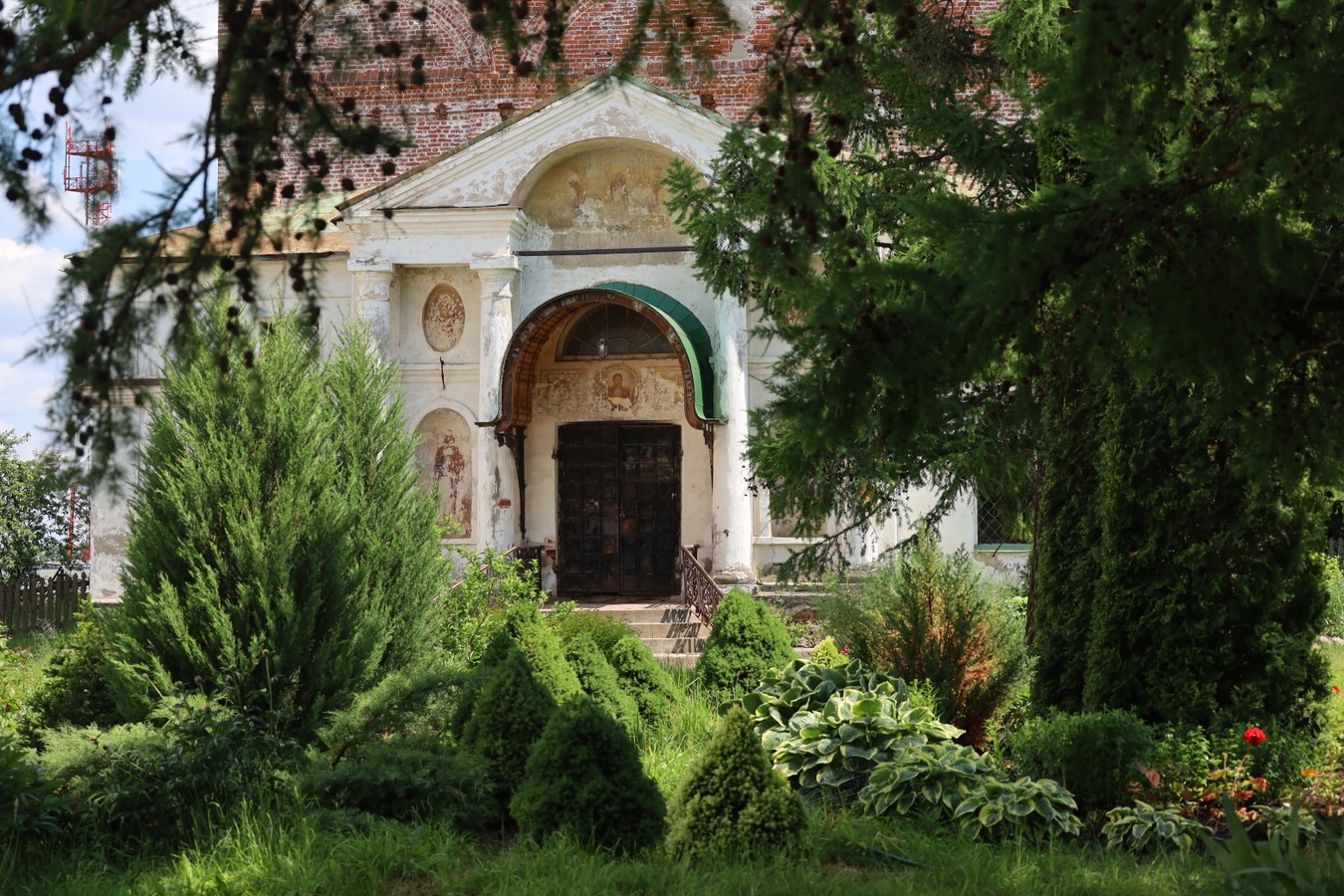 Главное изображение экскурсии - Борисоглебский монастырь и Троице-Сергиев Варницкий монастырь (на вашем авто)