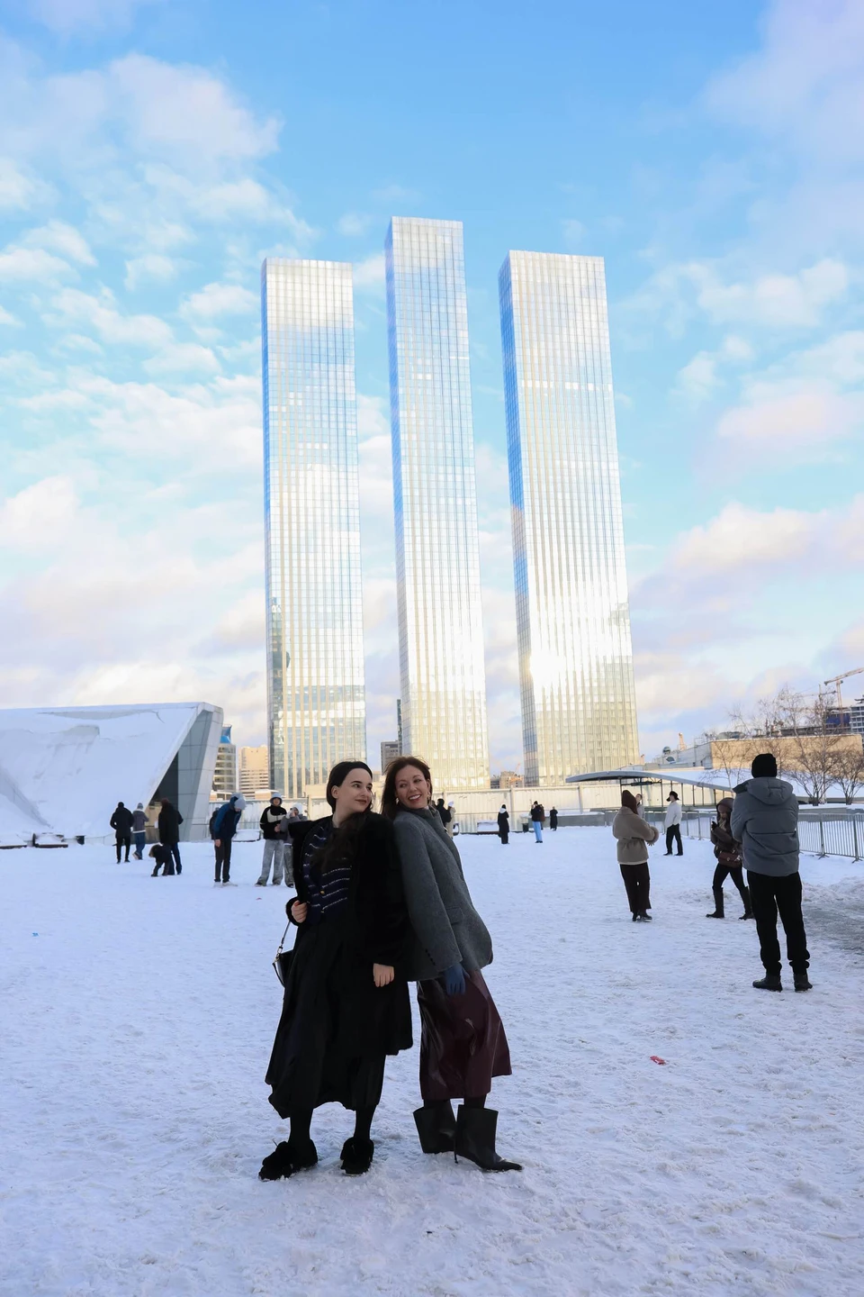 Прекрасная Александра встретила, объемно рассказала по Сити. Я - коренная москвичка, ко мне в гости прилетела