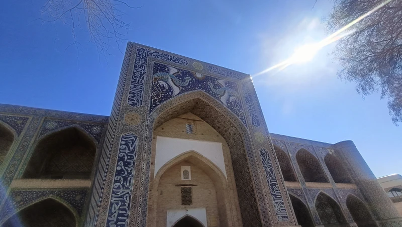 Спасибо Манзуре за знакомство с Бухарой, за интересный рассказ об истории, не перегруженный при этом деталями