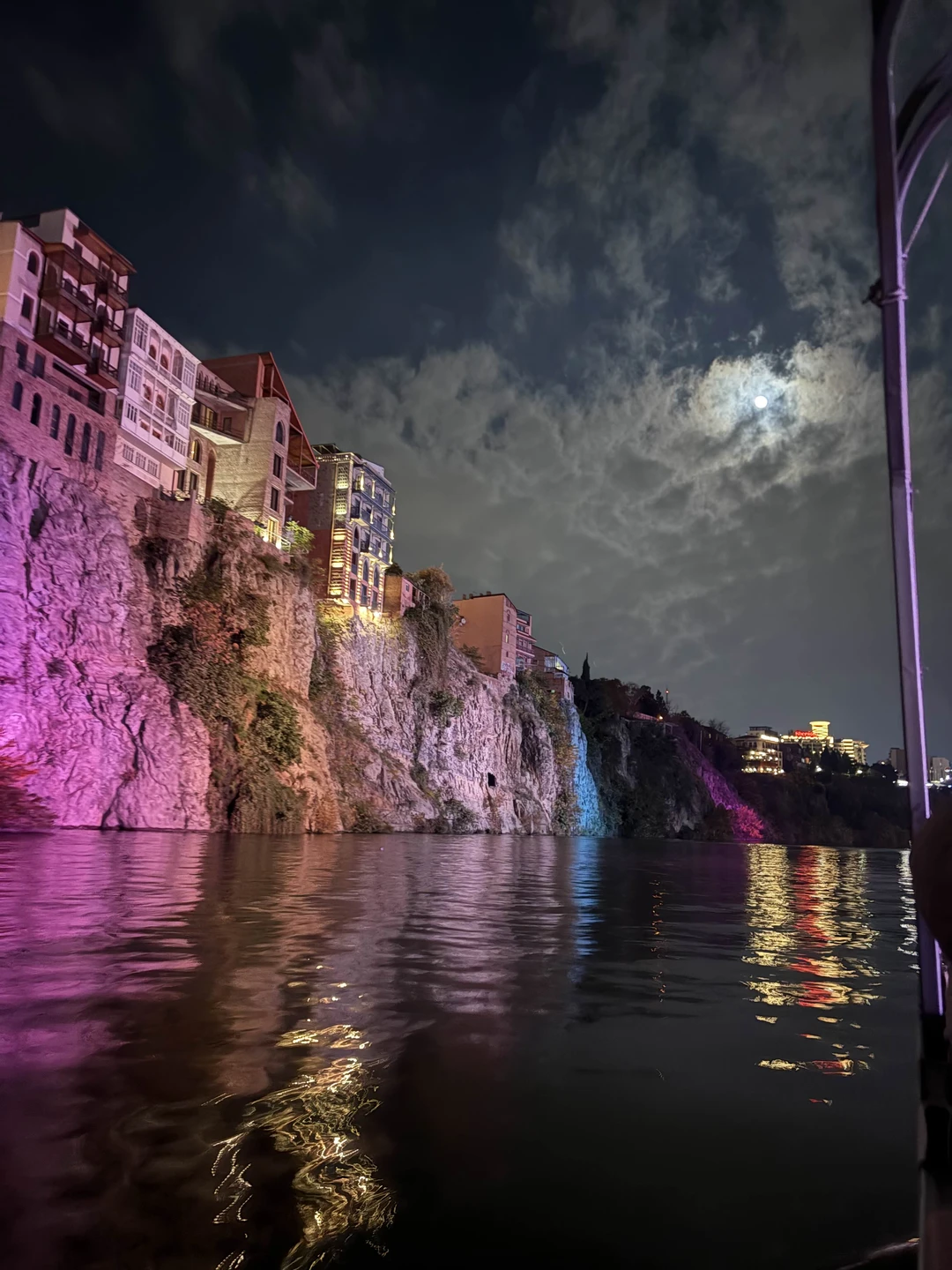 Старый Тбилиси: пешая экскурсия, прогулка на катере и грузинское вино (Анна)