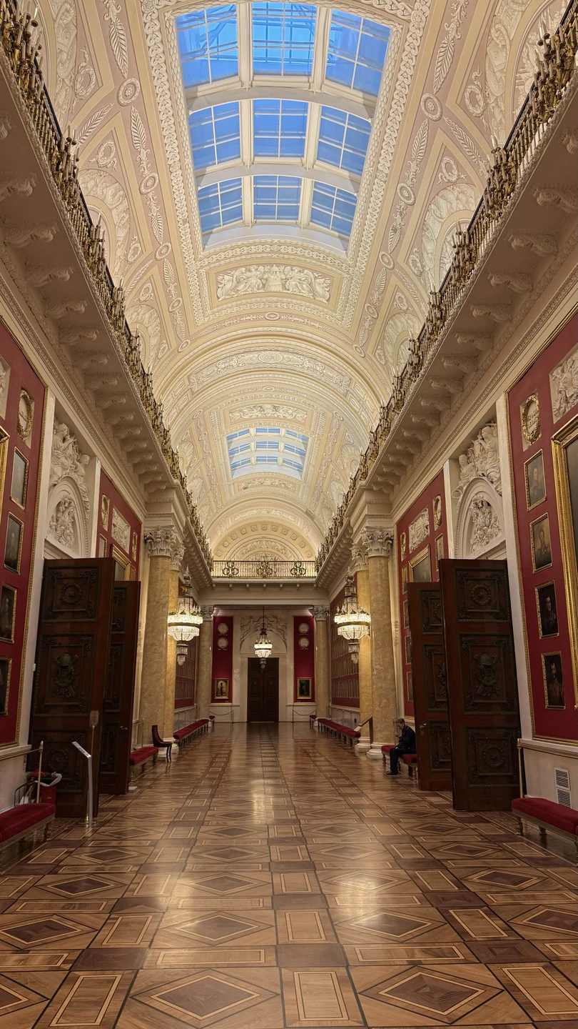 Это был подарок для моей подруги, которая очень любит Эрмитаж. Мы все были в восторге. Все-таки