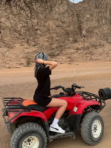 Мы взяли индивидуальную экскурсию и абсолютно не пожалели об этом. Погонять смогли, никого не ждали, было комфортно.