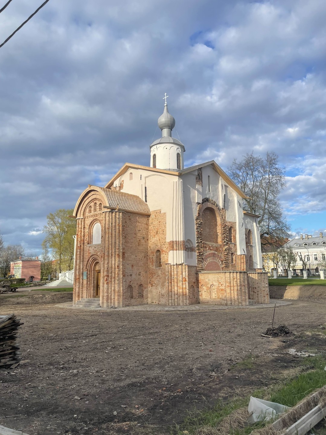 К хозяйке Славенского конца в Великом Новгороде (Николай)