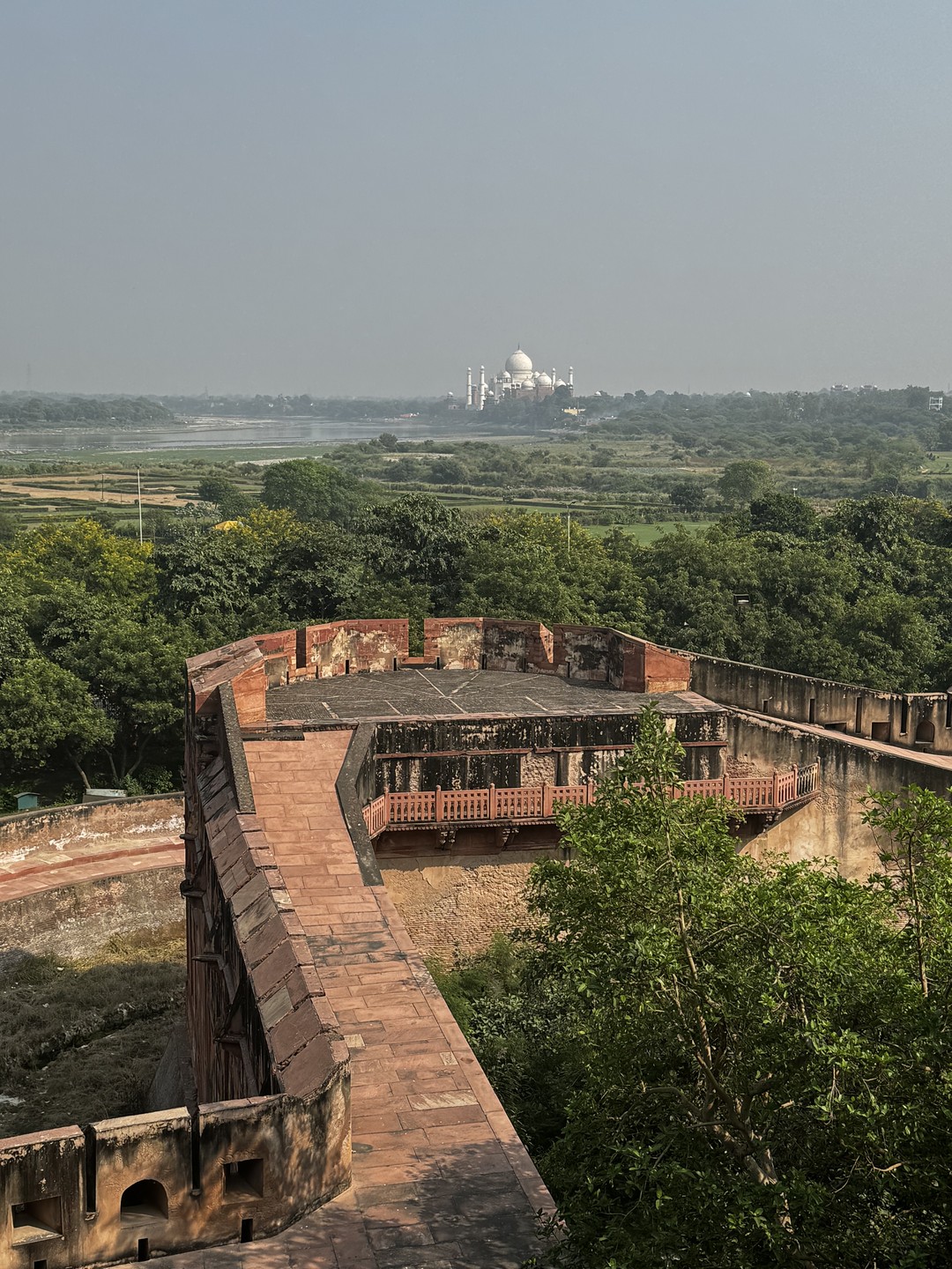 Экскурсия пролетела, как на одном дыхание. Мишра очень внимателен ко всем просьбам, интересно и познавательно ведет экскурсию.