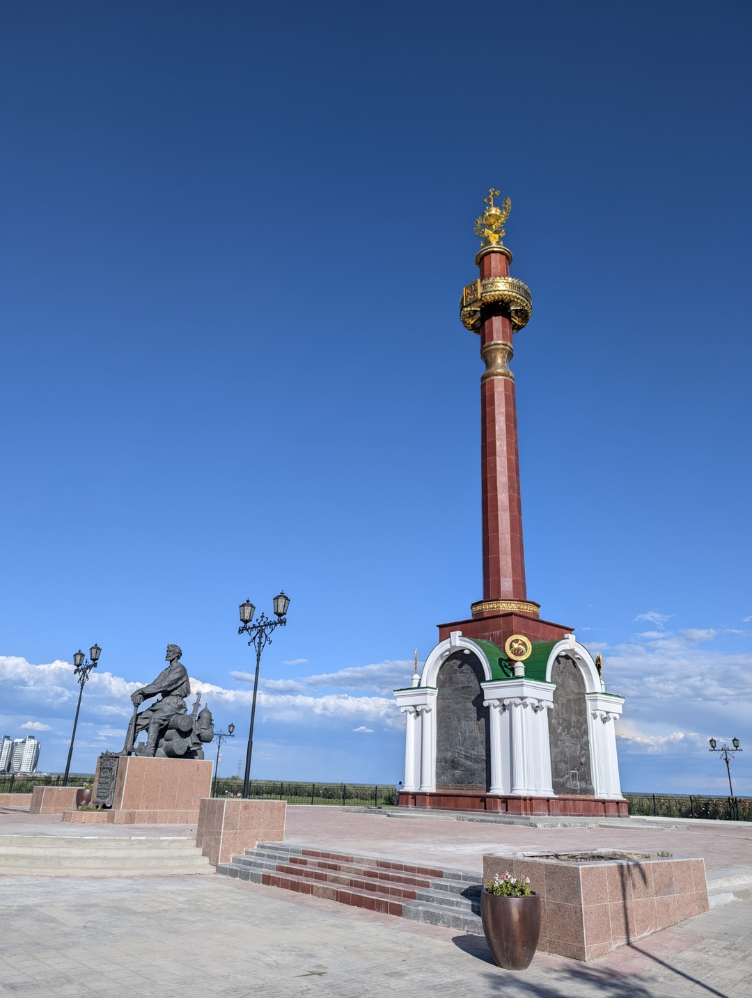 Очень интересная пешая экскурсия по Якутску. Профессиональный гид Алтан провел экскурсию по городу с посещением самых