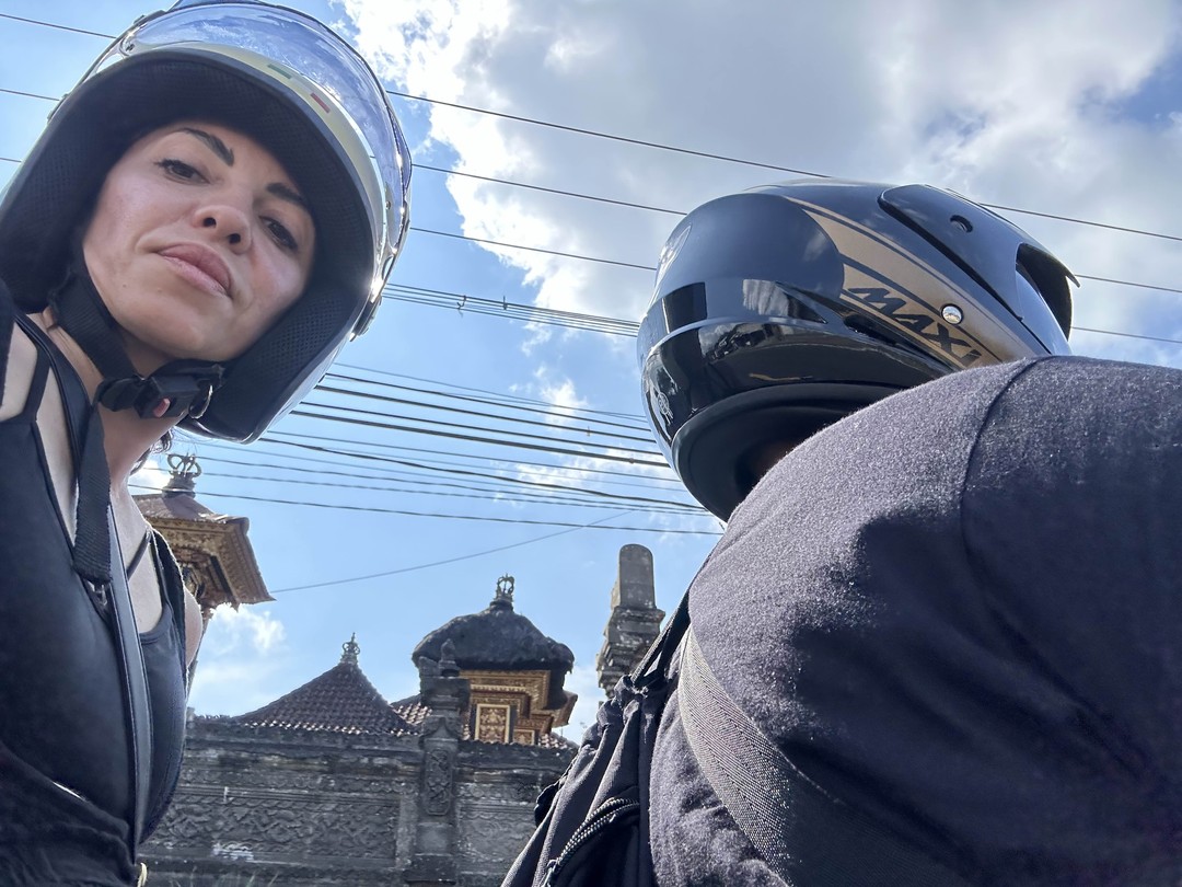 Шикарная экскурсия с ветерком и умным местным гидом по имени Астра! Показал программу максимум, за один