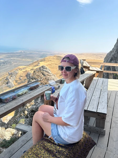 Не сомневайтесь! Это надо видеть своими глазами! От красоты дыхание перехватывает. Мы - любители гор и