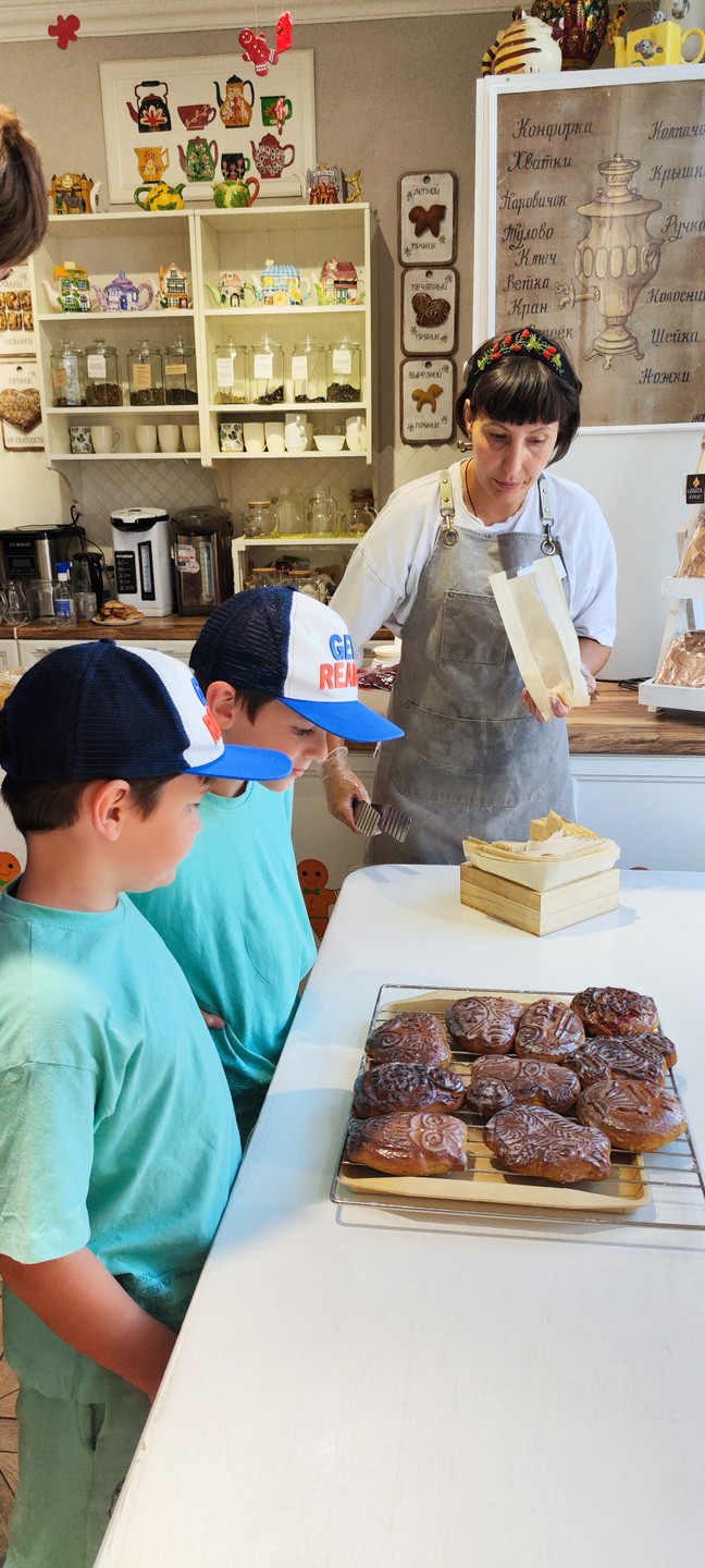 Нам очень повезло с нашим экскурсоводом, это наша вторая экскурсия по Туле с Лилией. (Первая была