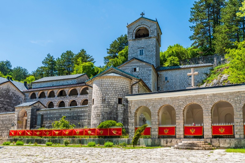 Наследие старинного Цетинье и Липская пещера