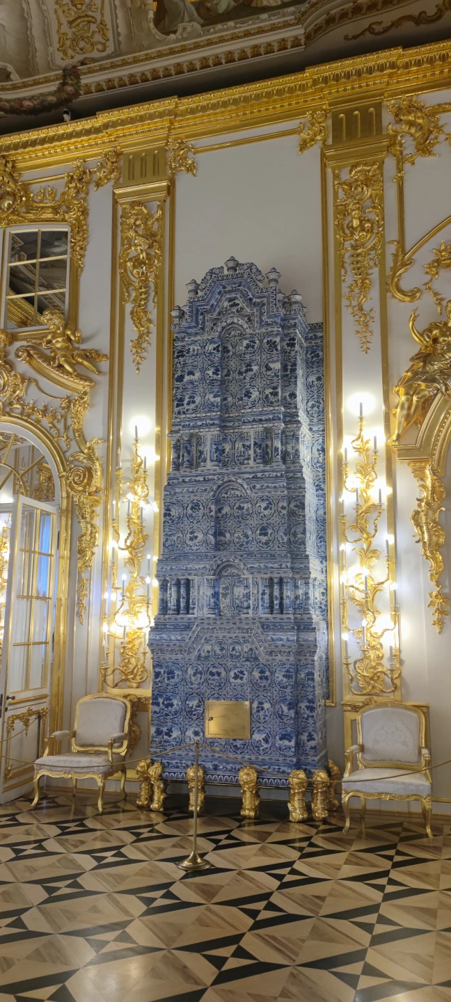 Роскошный дворец, величие убранства завораживает!