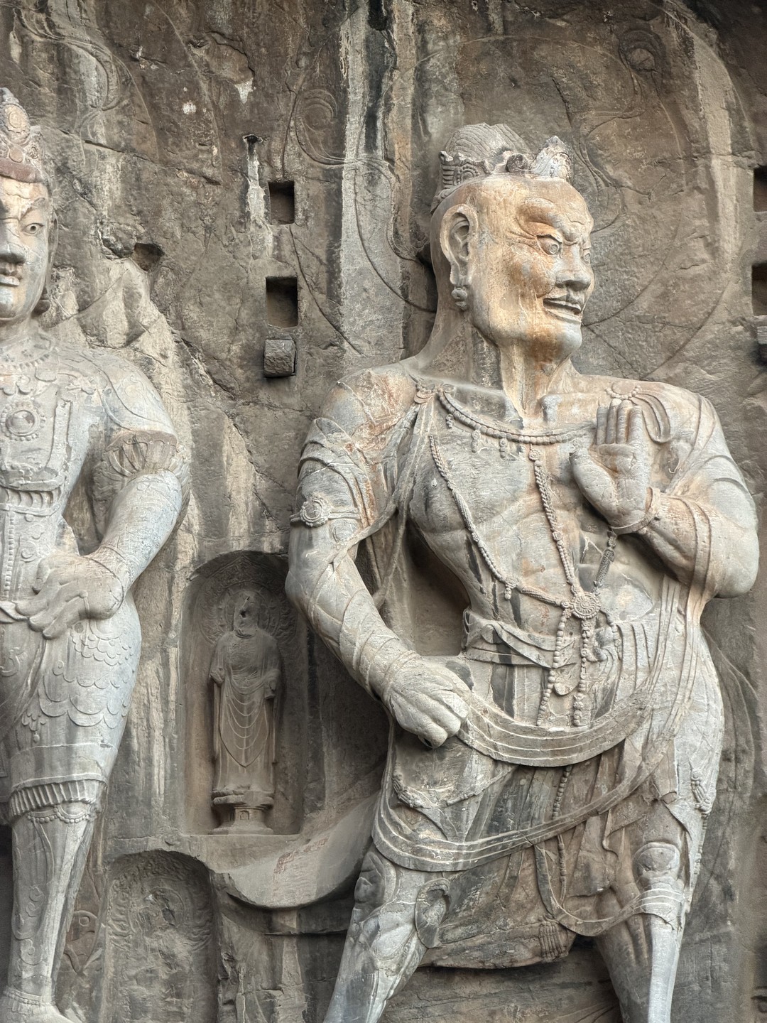 За один день мы многое узнали о буддизме и наскальной живописи, спасибо нашему гиду Артему!