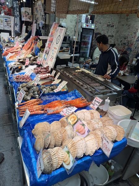 Сегодня мы провели замечательный день на экскурсии по Наре и Осаке с гидом Никки. Это был